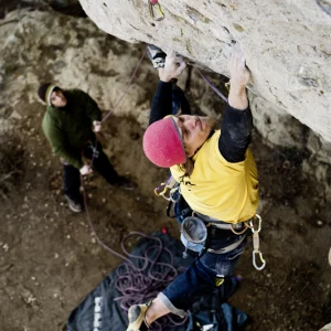 Frankenjura Kalkfelsen und die Wege des Rotpunkts